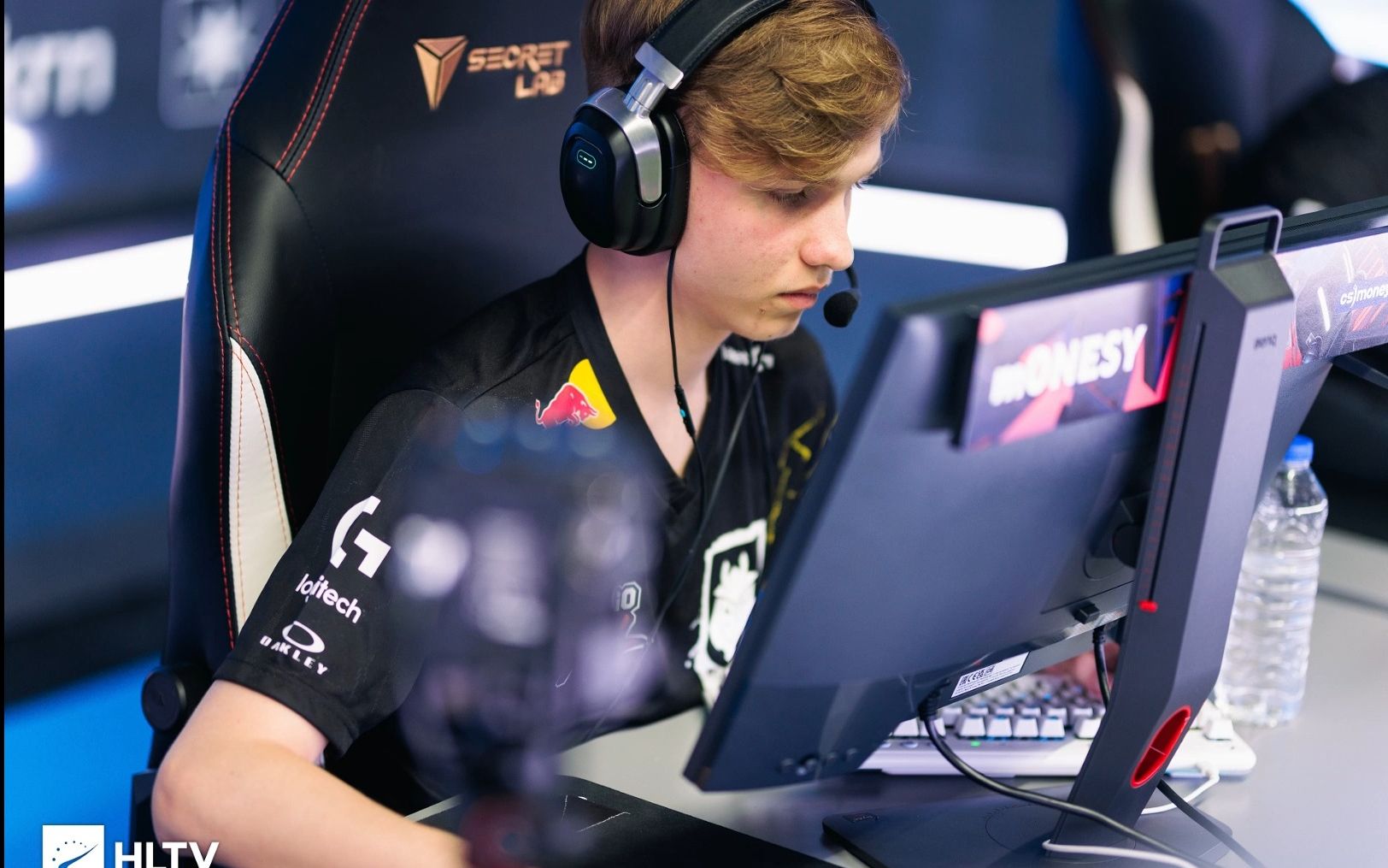 侧翼倒三角 侧翼倒三角